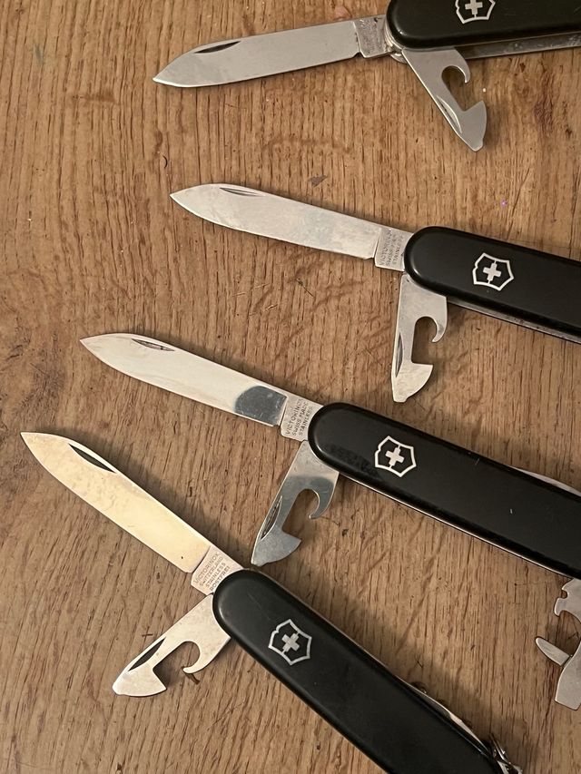 Confezione di coltelli Victorinox neri 4 pz