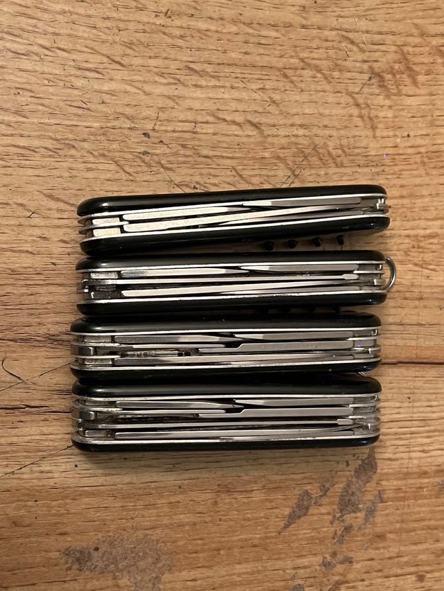 Confezione di coltelli Victorinox neri 4 pz