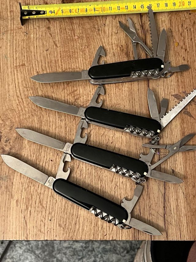 Confezione di coltelli Victorinox neri 4 pz
