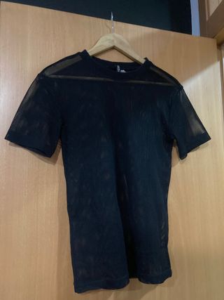 Camiseta negra de rejilla