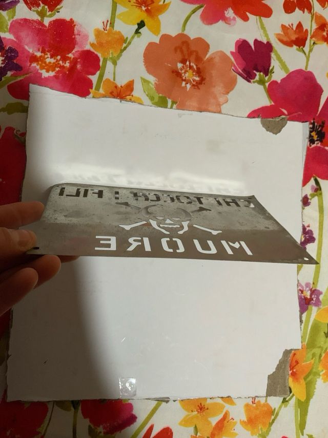 Targhetta metallica vintage Chi tocca i fili muore