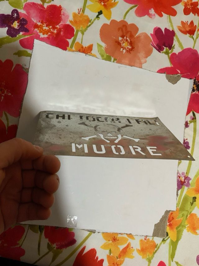 Targhetta metallica vintage Chi tocca i fili muore