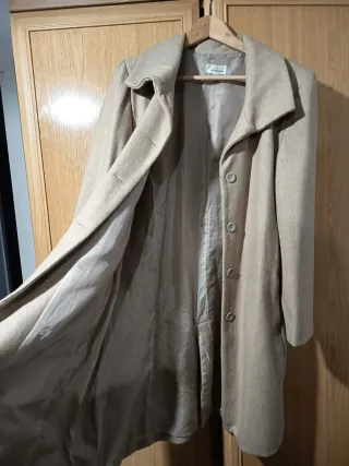 Abrigo beige elegante