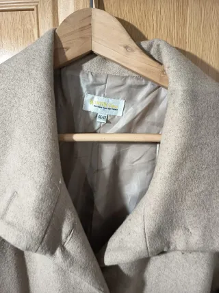 Abrigo beige elegante