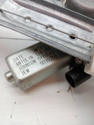 ELEVALUNAS DELANTERO DERECHO DACIA SANDERO (9)