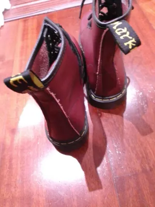 Botas tipo Dr. Martens color Burdeos 38