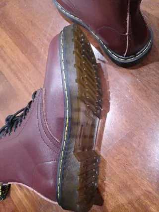 Botas tipo Dr. Martens color Burdeos 38