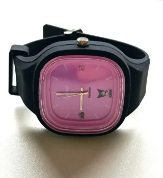 Reloj Kuromi Sanrio Pulsera Negra Morado