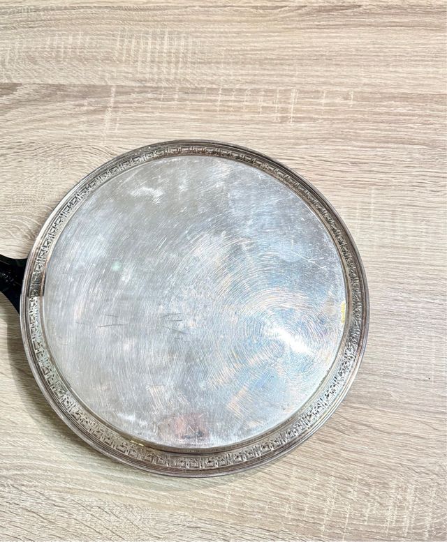 Piatto vintage argentato con bordo inciso