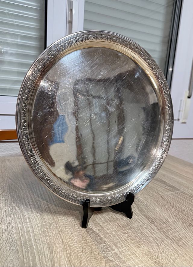 Piatto vintage argentato con bordo inciso