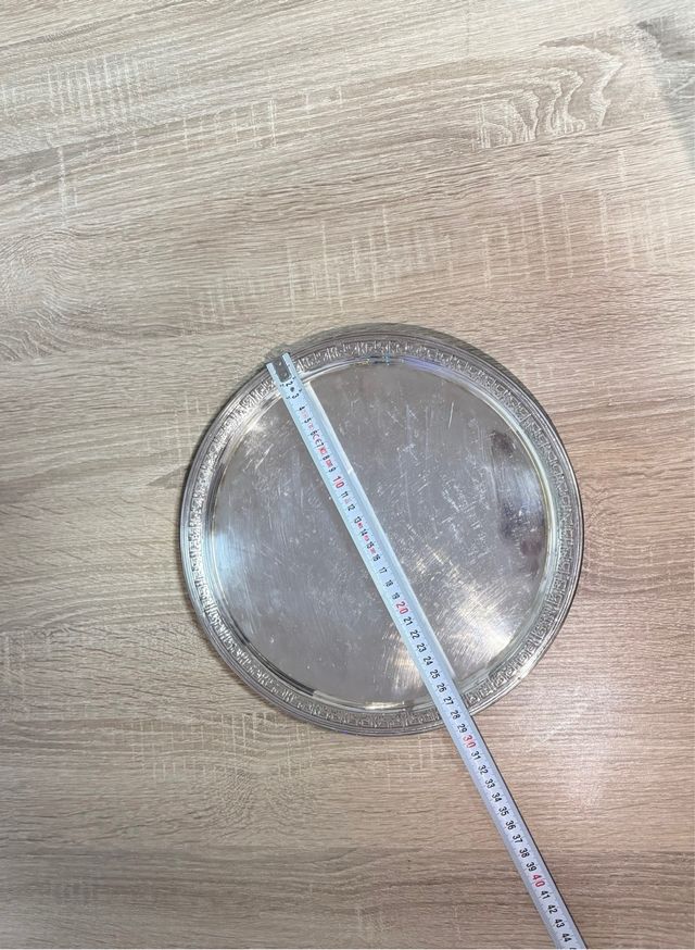 Piatto vintage argentato con bordo inciso