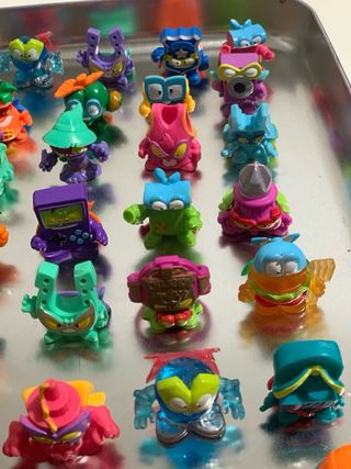 Collezione di miniature di pupazzi in gomma