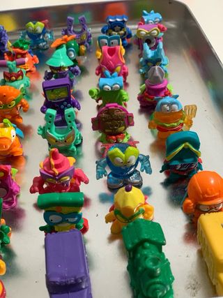 Collezione di miniature di pupazzi in gomma