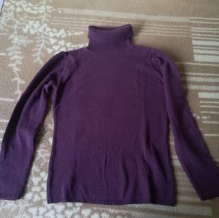 Jersey cuello alto morado talla M
