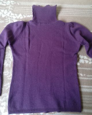 Jersey cuello alto morado talla M