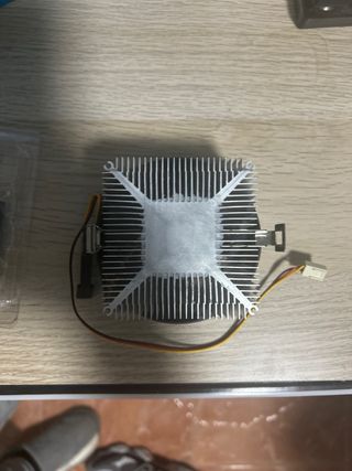Ryzen 3 3200G con disipador casi sin uso