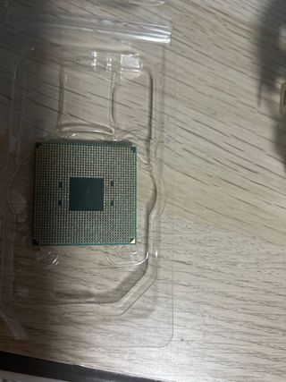 Ryzen 3 3200G con disipador casi sin uso