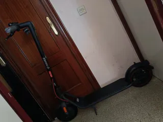 Patinete eléctrico negro