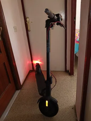 Patinete eléctrico negro