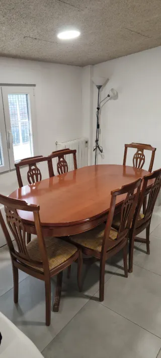 Tavolo da pranzo estensibile con 6 sedie