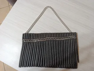 Pochette donna nera con catena argento