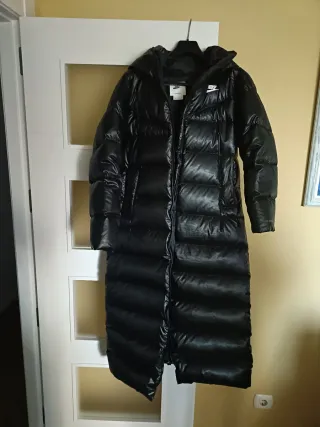 Abrigo plumas largo Nike negro