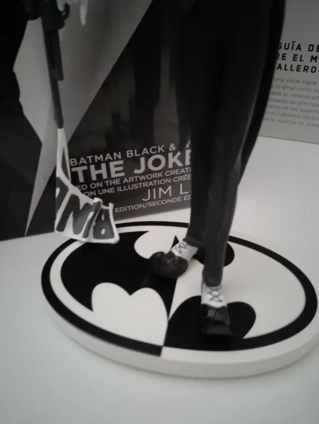 Figura Joker Batman Black and White (DC Direct)