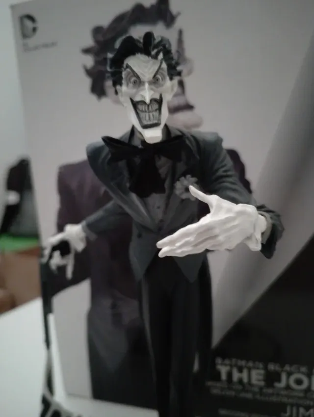 Figura Joker Batman Black and White (DC Direct)