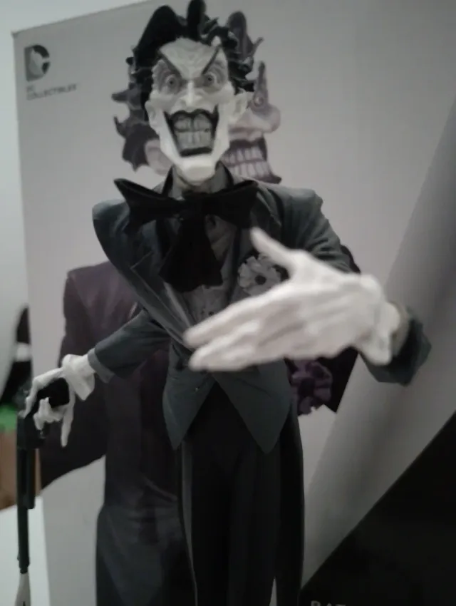 Figura Joker Batman Black and White (DC Direct)