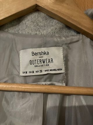 Abrigo Bershka gris