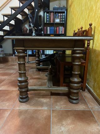 Tavolo in legno massello con vetro spesso