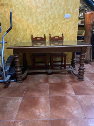 Tavolo in legno massello con vetro spesso