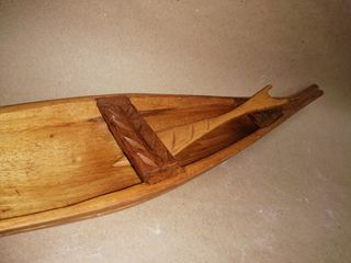 Maqueta de canoa de madera