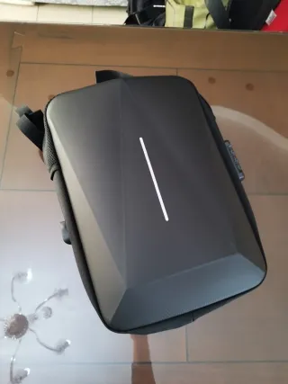 Zaino porta PC rigido uomo nero
