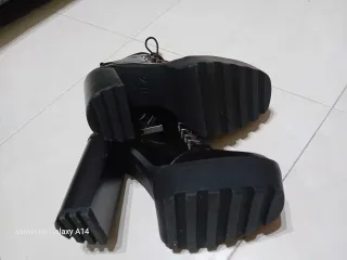 Botas Zara plataforma tacón negras