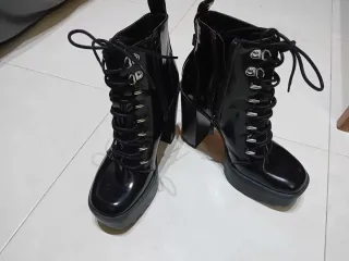Botas Zara plataforma tacón negras