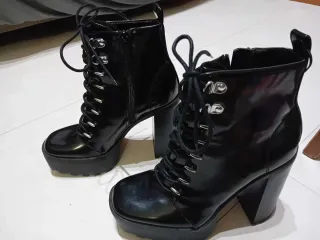 Botas Zara plataforma tacón negras
