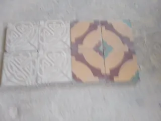 Suelo hidráulico vintage con diseño floral