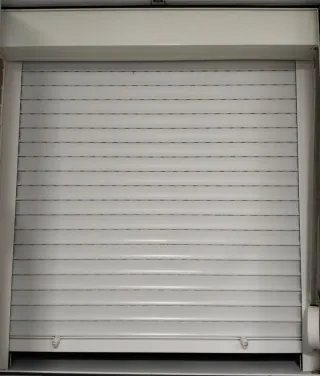 Persianas enrollables blancas