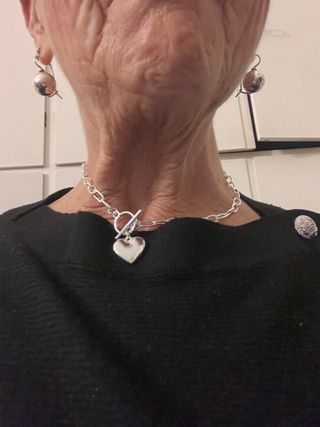 Collana con ciondolo a cuore in metallo