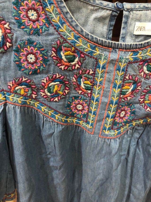 Vestito in denim per bambina con ricami, taglia 13-14, poco usato