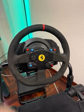 Volante Thrustmaster T300 RS + volante Ferrari