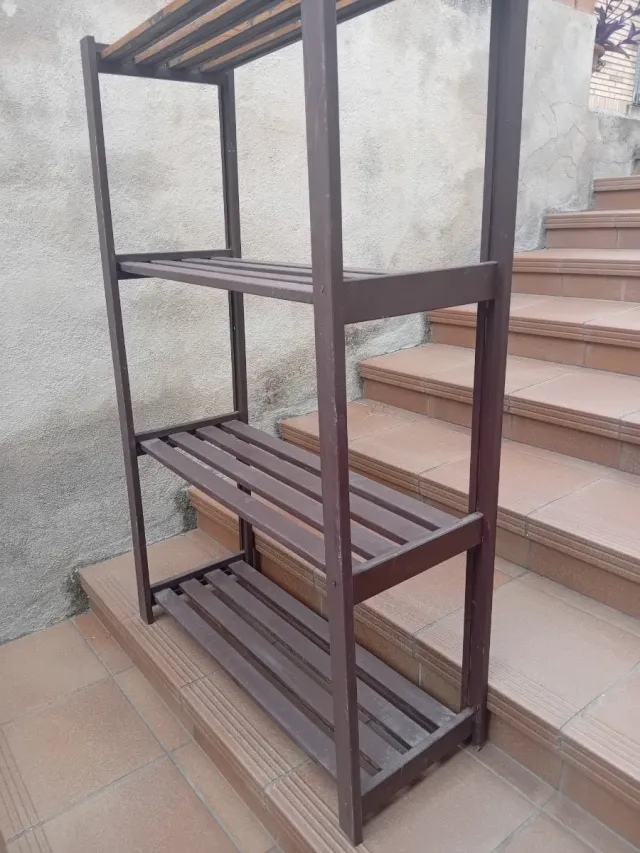 Estantería de madera con 4 baldas