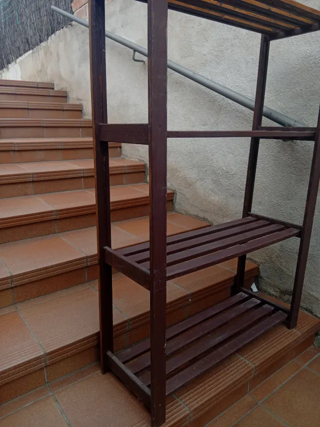 Estantería de madera con 4 baldas