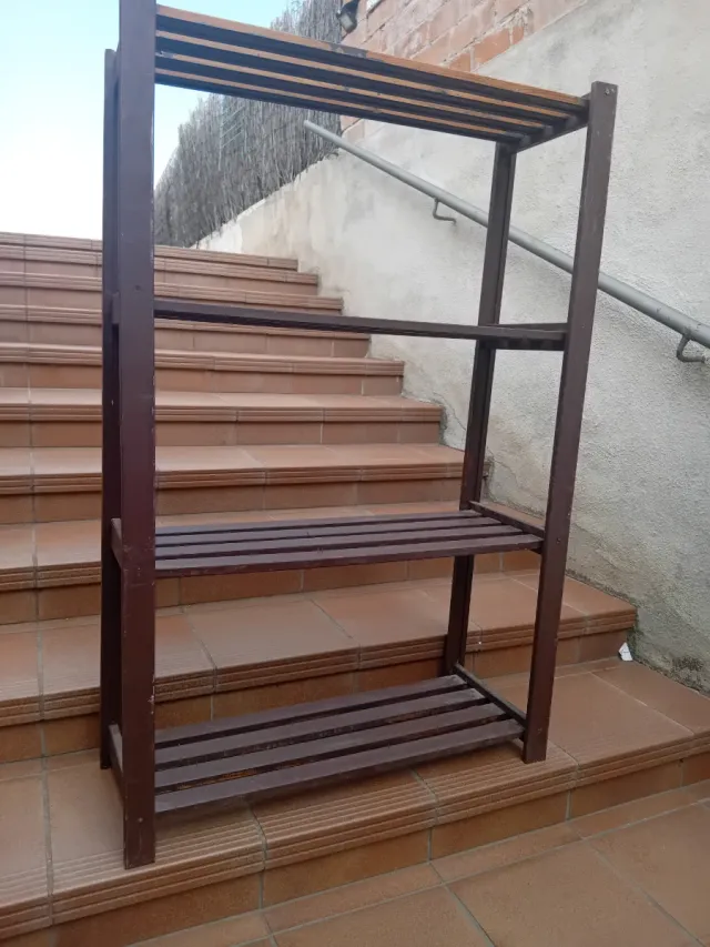 Estantería de madera con 4 baldas