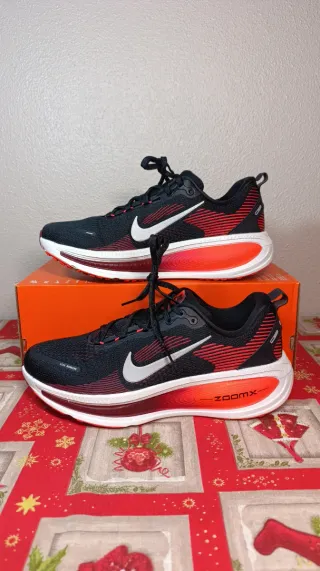 NIKE VOMERO 18 T44