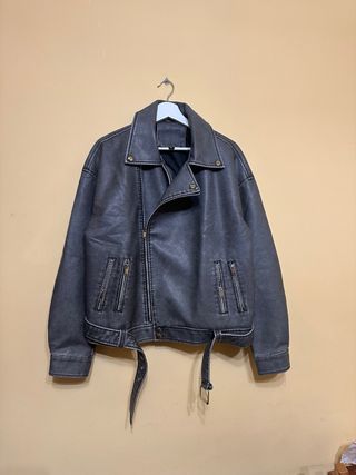 Chaqueta efecto piel gris