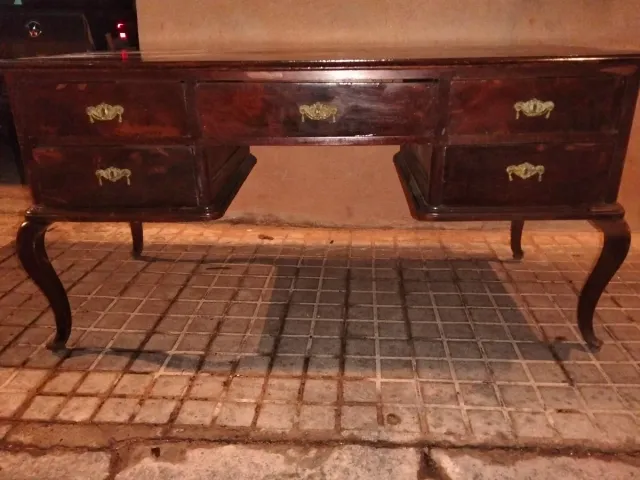 Escritorio antiguo de madera