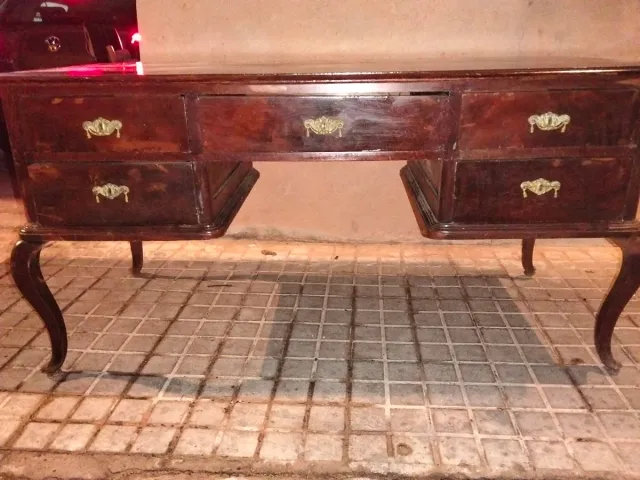 Escritorio antiguo de madera