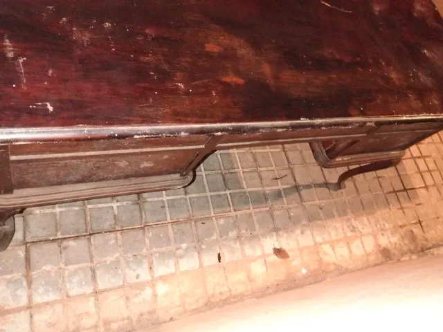 Escritorio antiguo de madera